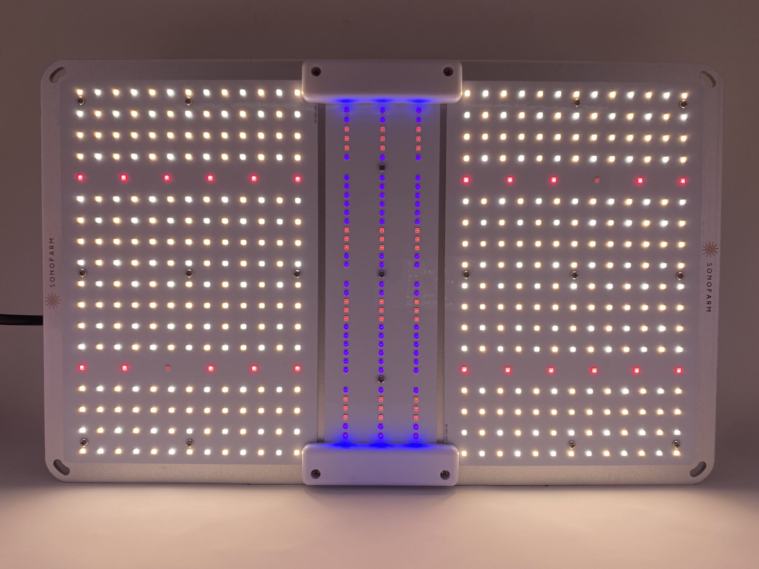 SonoFarm UV + IR PRO - Farmer Series 220W LED Grow Light Full